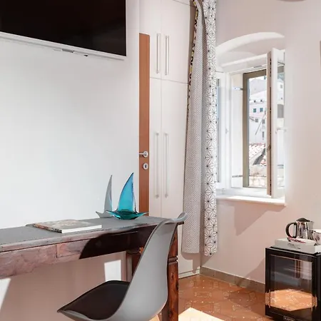 Πανσιόν Hektorovic House 3*