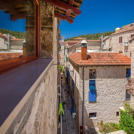 Hektorovic House 3*