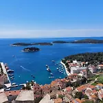 Hektorovic House 3*