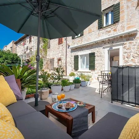 Hektorovic House 3* Хвар