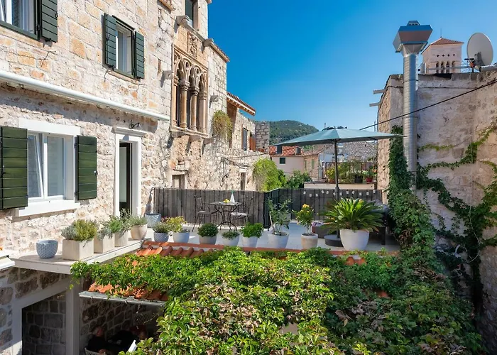 Affittacamere Hektorovic House 3*