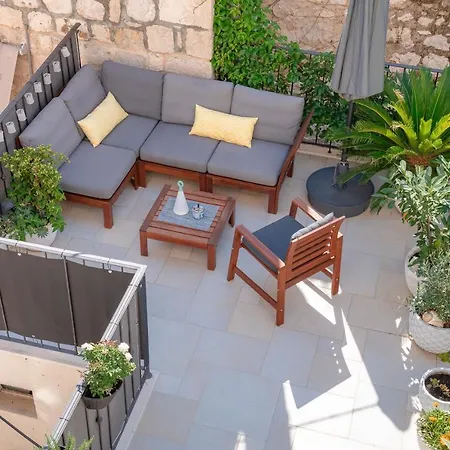 Hektorovic House بيت ضيافة 3*