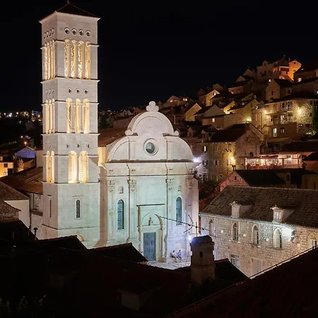 بيت ضيافة Hektorovic House هفار