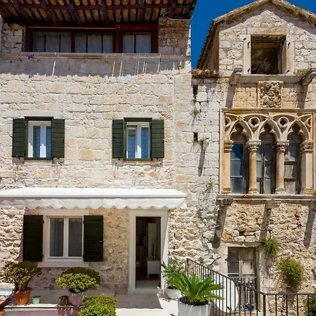 بيت ضيافة Hektorovic House 3*