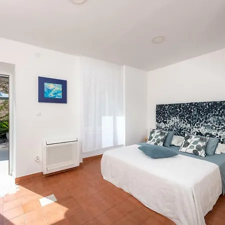 Hektorovic House 3* هفار