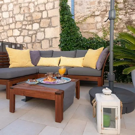 Hektorovic House بيت ضيافة 3*