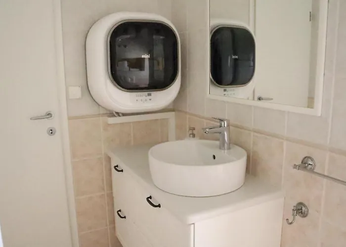 Hektorovic House Guest house