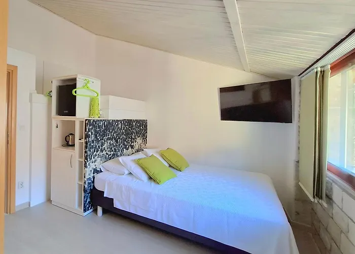 Hektorovic House Guest house 3*