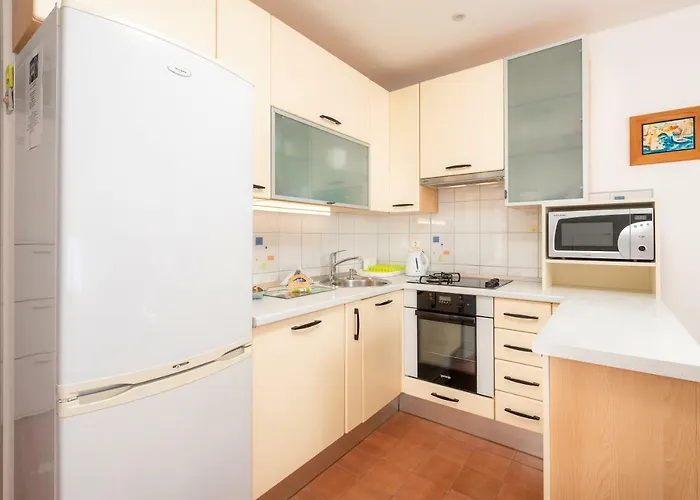 Hektorovic House Guest house